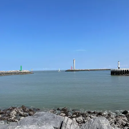 Gezellige 1 Slaapkamer, 3pers,strand,zee 50m Apartman